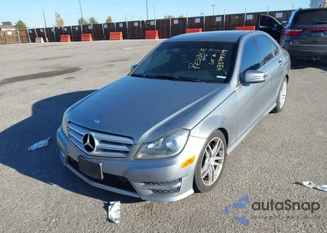 2013 Mercedes-Benz C 300 Sport 4Matic из США, поврежденный, VIN WDDGF8AB4DR256645
